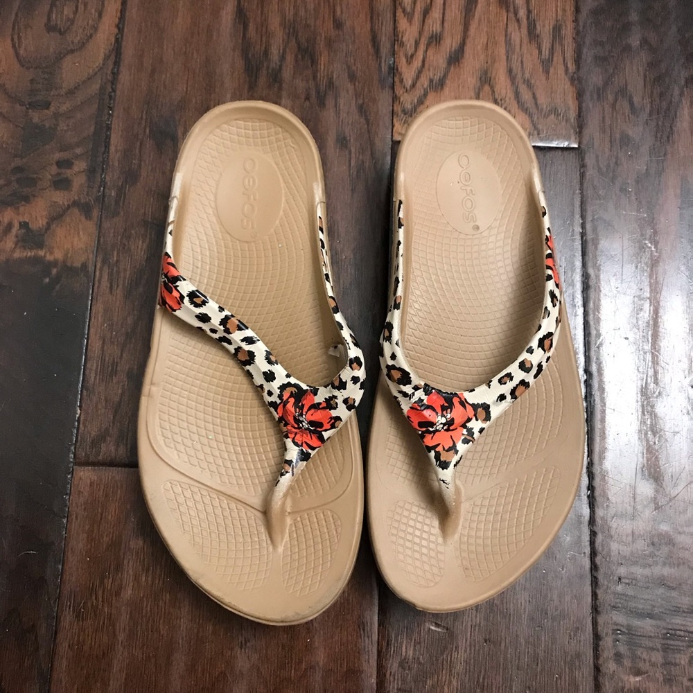 Oofos Women’s Leopard Print Flip Flops Shoes